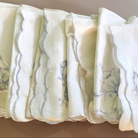 8 Vintage Linen White Napkins w/ Floral Cutouts - Picture 5 of 16